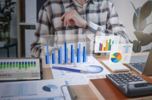 un comptable calculant des chiffres